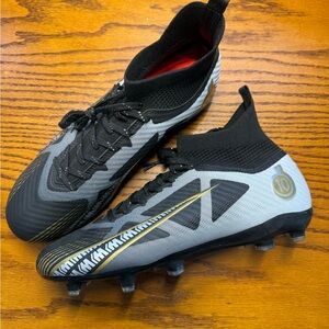 Nike Black and Gray Men's Athletic Cleats